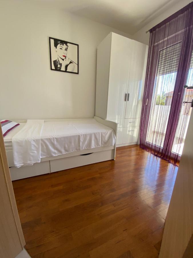Апартаменты Apartman Mila Каштела Экстерьер фото