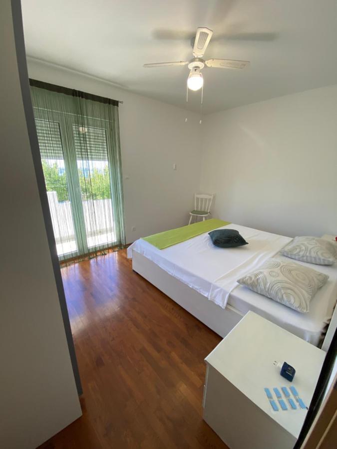 Апартаменты Apartman Mila Каштела Экстерьер фото
